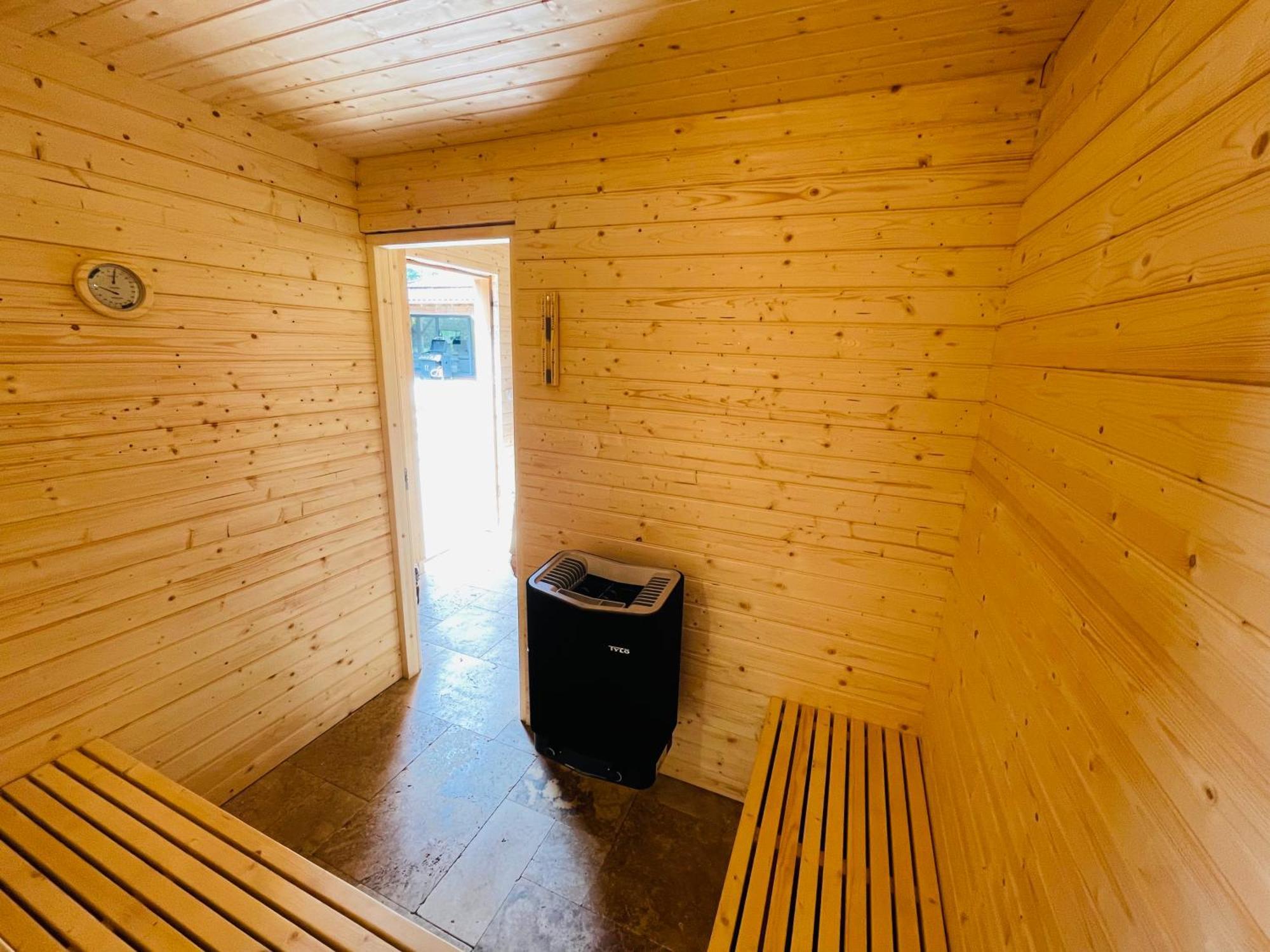 L Estanguet Maison Octogonale En Foret Rion-Des-Landes Exteriér fotografie
